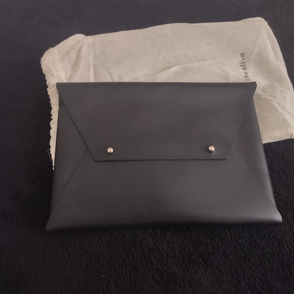 Tribe Alive 100% leather clutch small - Picture 2 of 6